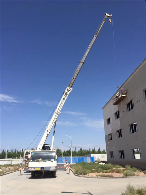 环江县“轻装强干”—— 吊车的 “轻量化臂架” 技术